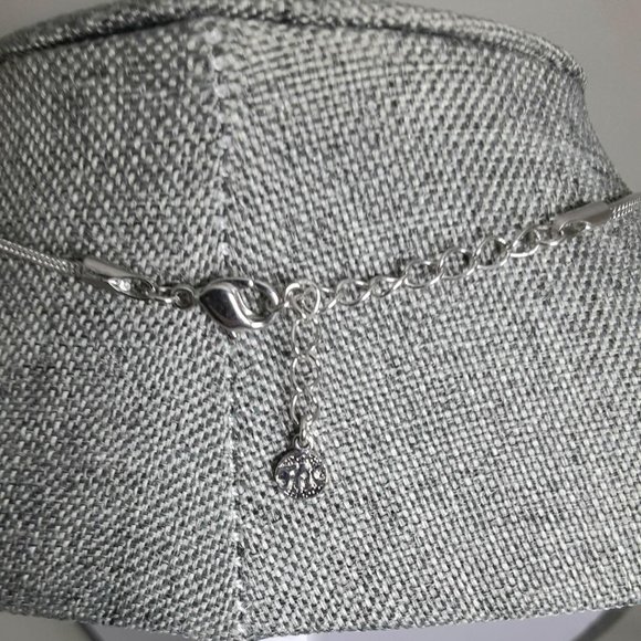 Butler Necklace Silver Toned Twist with Black Stone - Picture 4 of 4